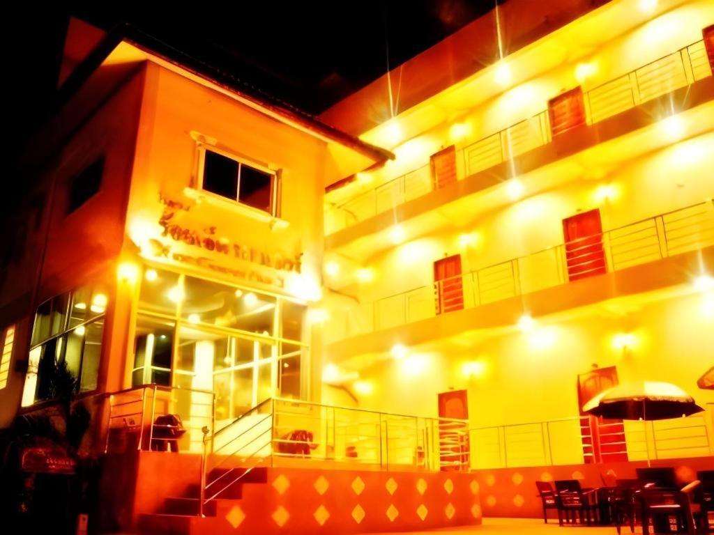 107 Tower Hotel Nan Luaran gambar
