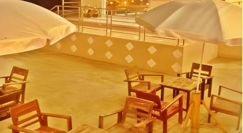 107 Tower Hotel Nan Luaran gambar