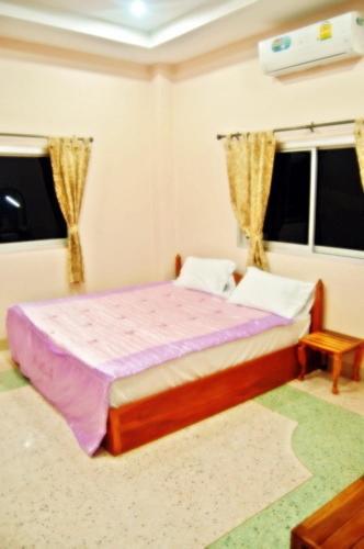107 Tower Hotel Nan Bilik gambar